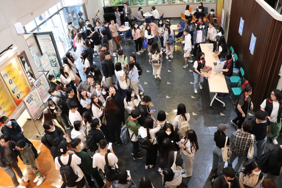 企管系「Good job兔U」職涯活動,同學踴躍參與,現場高朋滿座