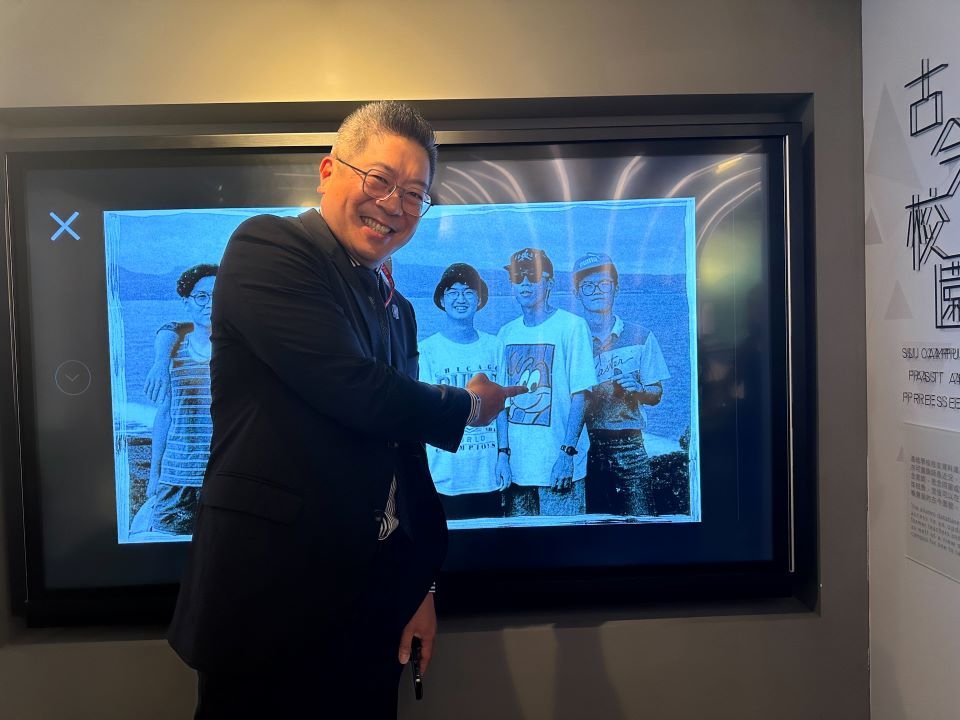20240525東吳企管文教基金會王以倫董事長與昔日舊照合影留念S__131293530_0